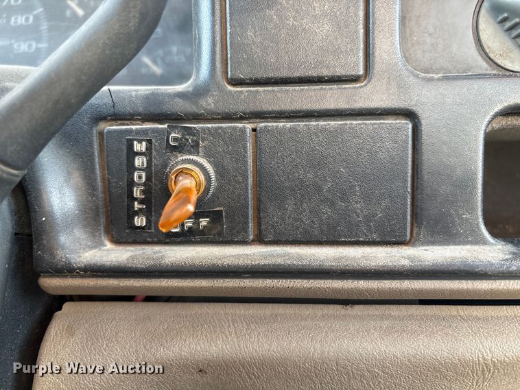 image for item ET4083 2002 Chevrolet Silverado 3500 dump bed pickup truck