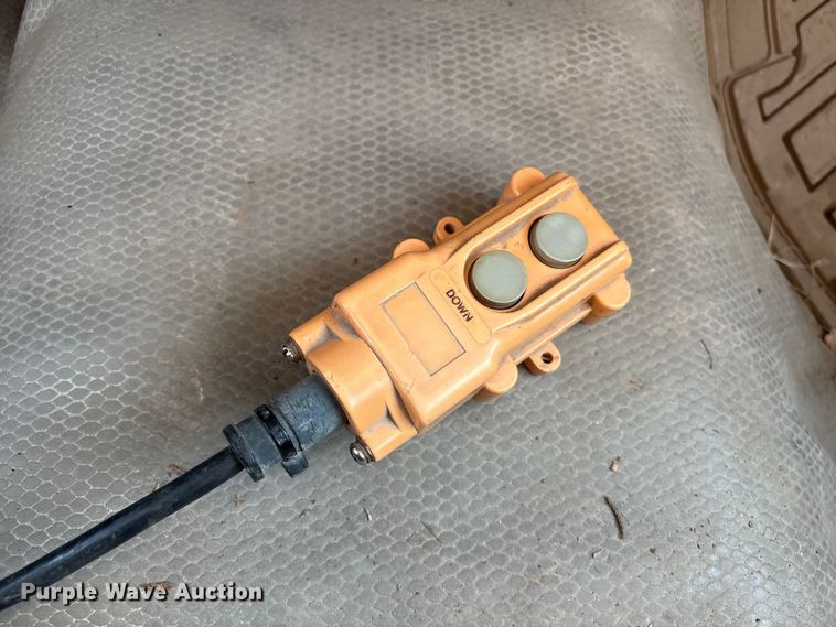 image for item ET4083 2002 Chevrolet Silverado 3500 dump bed pickup truck