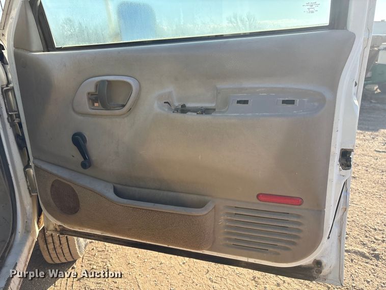 image for item ET4083 2002 Chevrolet Silverado 3500 dump bed pickup truck