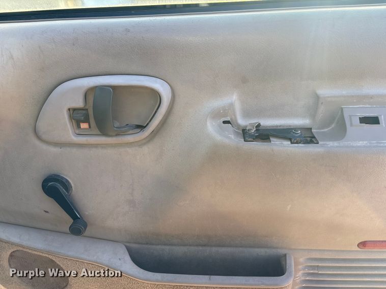 image for item ET4083 2002 Chevrolet Silverado 3500 dump bed pickup truck