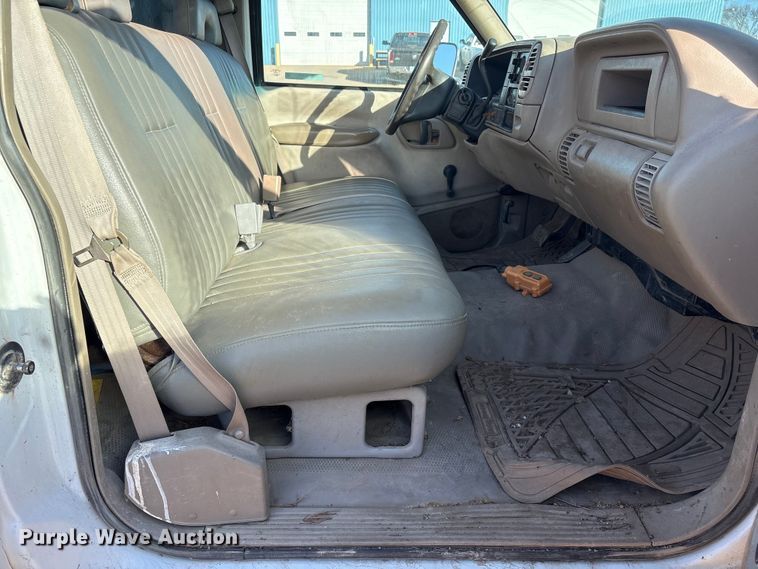 image for item ET4083 2002 Chevrolet Silverado 3500 dump bed pickup truck