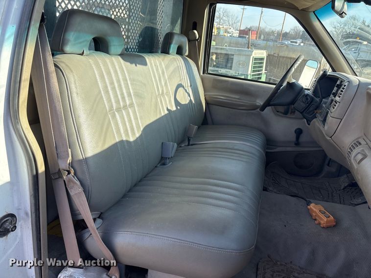 image for item ET4083 2002 Chevrolet Silverado 3500 dump bed pickup truck