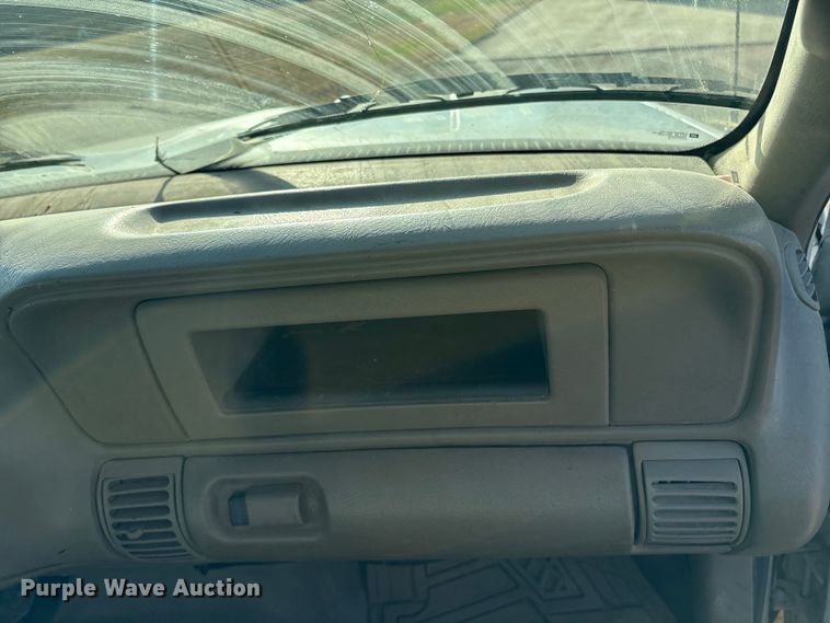 image for item ET4083 2002 Chevrolet Silverado 3500 dump bed pickup truck