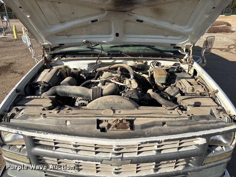 image for item ET4083 2002 Chevrolet Silverado 3500 dump bed pickup truck