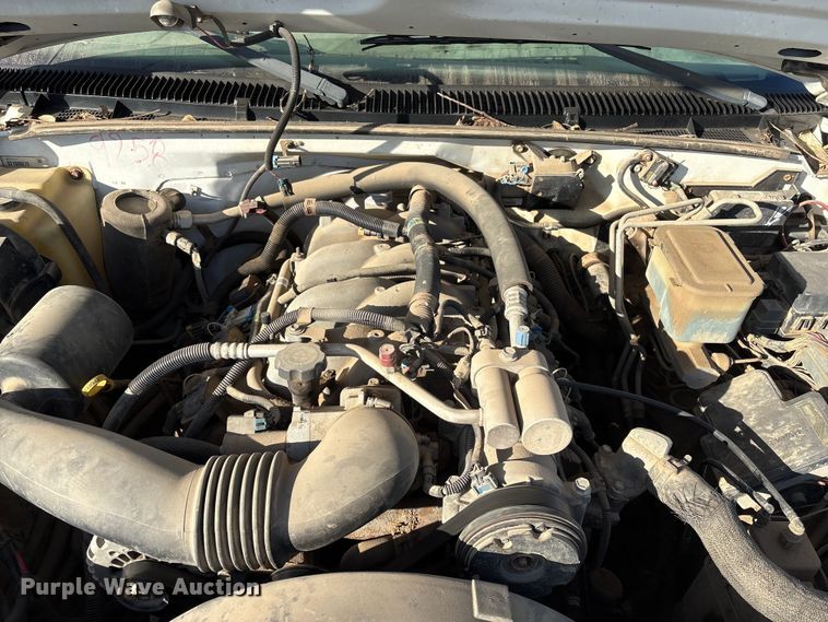 image for item ET4083 2002 Chevrolet Silverado 3500 dump bed pickup truck