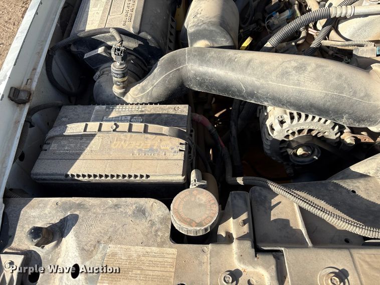 image for item ET4083 2002 Chevrolet Silverado 3500 dump bed pickup truck