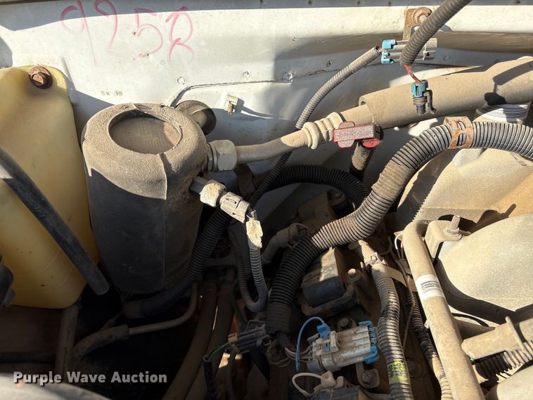 image for item ET4083 2002 Chevrolet Silverado 3500 dump bed pickup truck