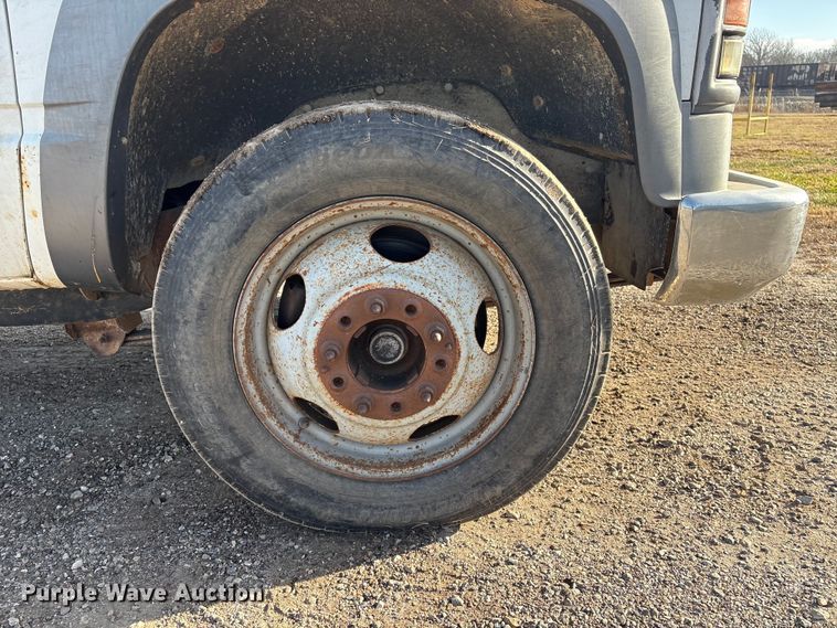 image for item ET4083 2002 Chevrolet Silverado 3500 dump bed pickup truck