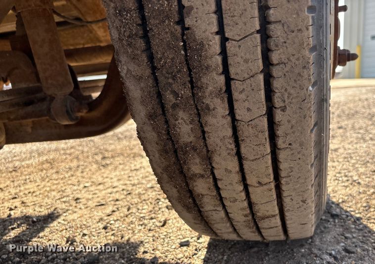 image for item ET4083 2002 Chevrolet Silverado 3500 dump bed pickup truck