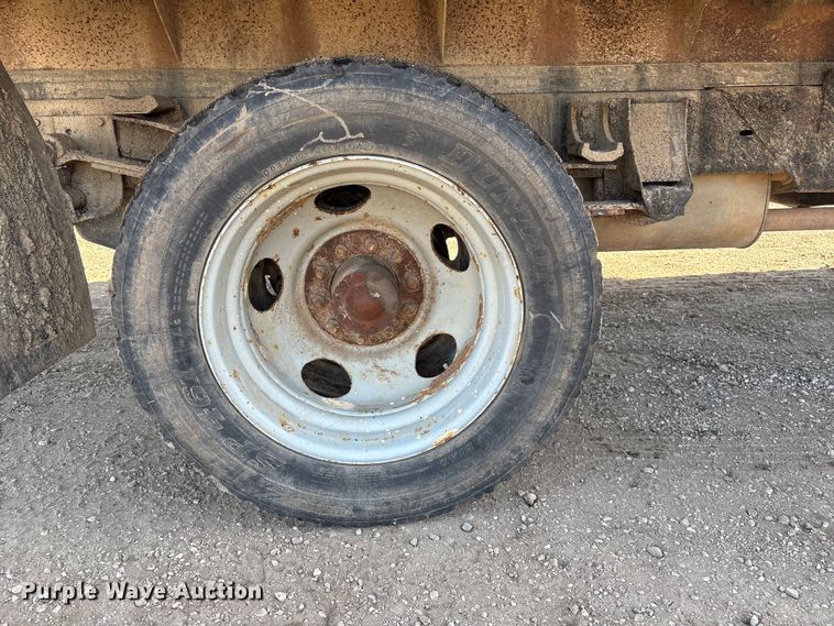 image for item ET4083 2002 Chevrolet Silverado 3500 dump bed pickup truck