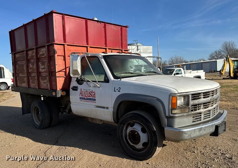 image for item ET4085 2000 Chevrolet C3500 chipper pickup truck