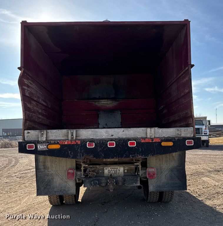 image for item ET4085 2000 Chevrolet C3500 chipper pickup truck