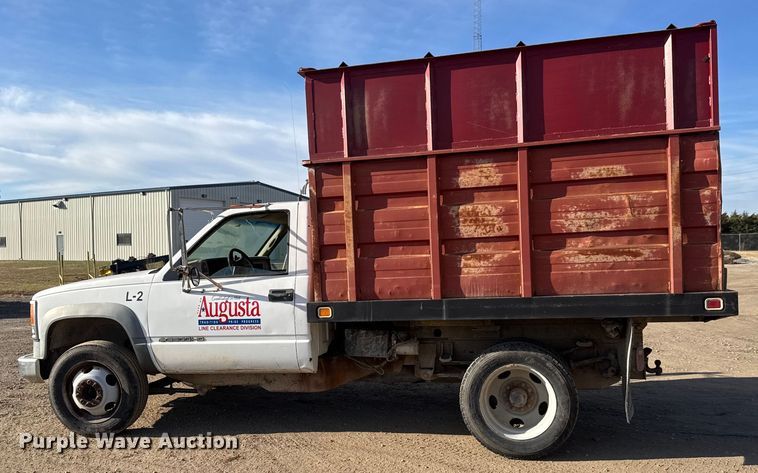 image for item ET4085 2000 Chevrolet C3500 chipper pickup truck