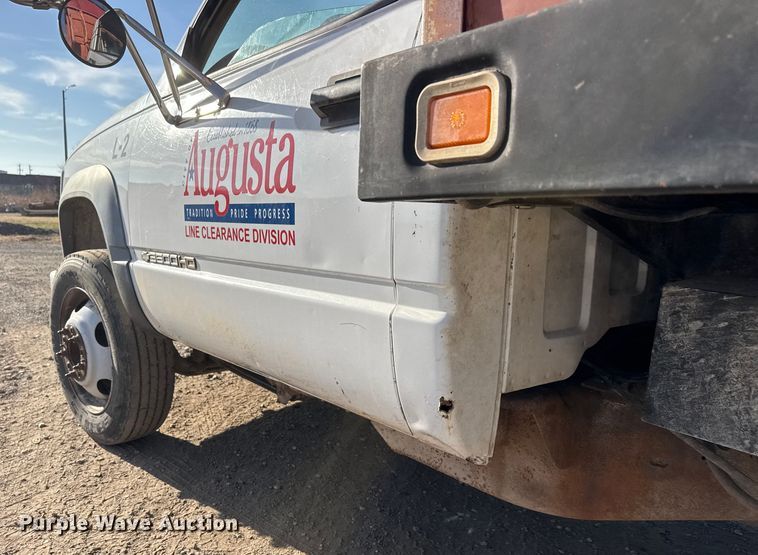 image for item ET4085 2000 Chevrolet C3500 chipper pickup truck