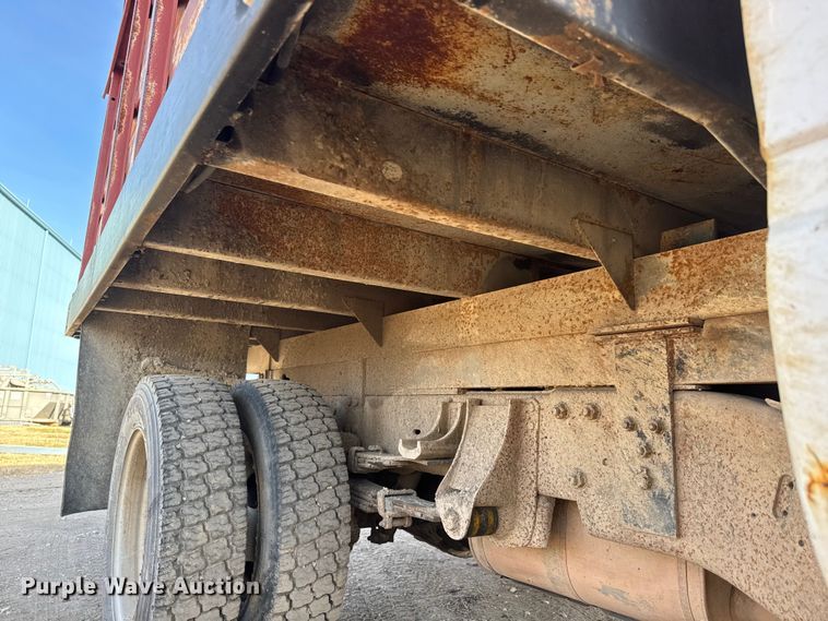 image for item ET4085 2000 Chevrolet C3500 chipper pickup truck