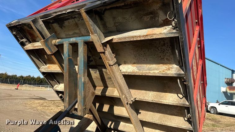 image for item ET4085 2000 Chevrolet C3500 chipper pickup truck