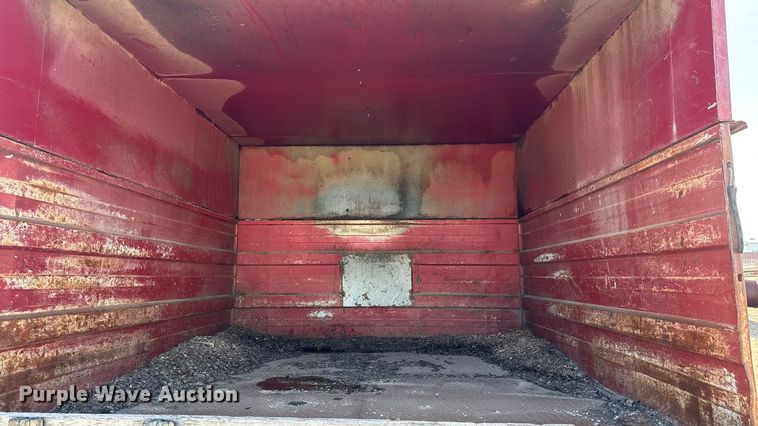 image for item ET4085 2000 Chevrolet C3500 chipper pickup truck