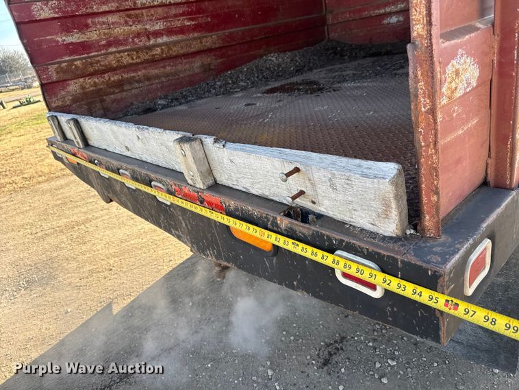 image for item ET4085 2000 Chevrolet C3500 chipper pickup truck