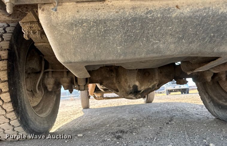 image for item ET4085 2000 Chevrolet C3500 chipper pickup truck