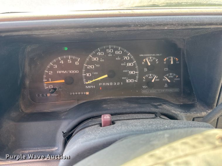 image for item ET4085 2000 Chevrolet C3500 chipper pickup truck