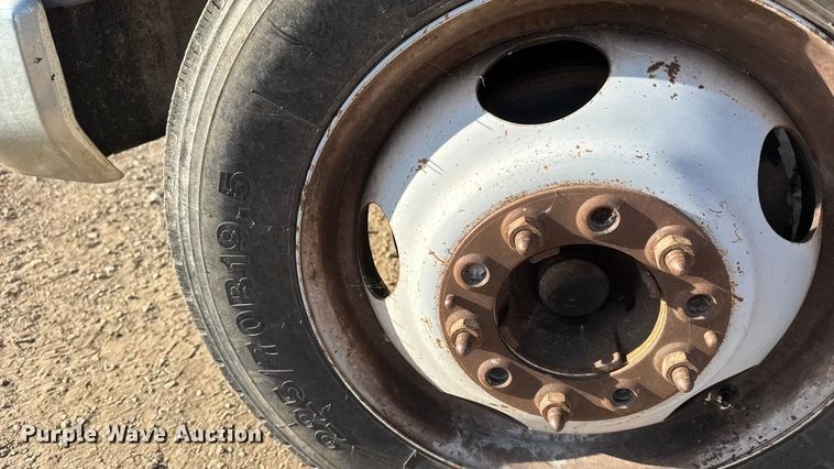 image for item ET4085 2000 Chevrolet C3500 chipper pickup truck