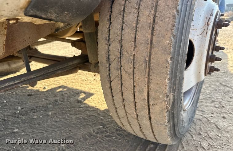 image for item ET4085 2000 Chevrolet C3500 chipper pickup truck