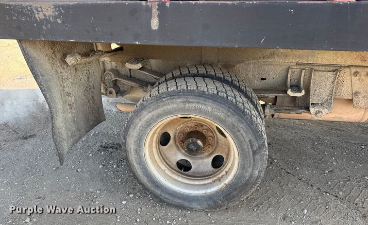 image for item ET4085 2000 Chevrolet C3500 chipper pickup truck