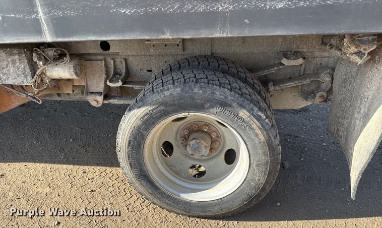 image for item ET4085 2000 Chevrolet C3500 chipper pickup truck