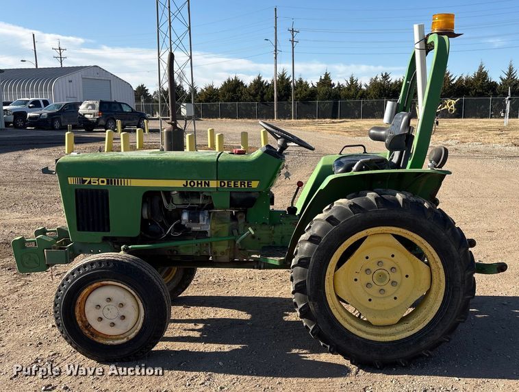 image for item ET4087 John Deere 750 MFWD tractor