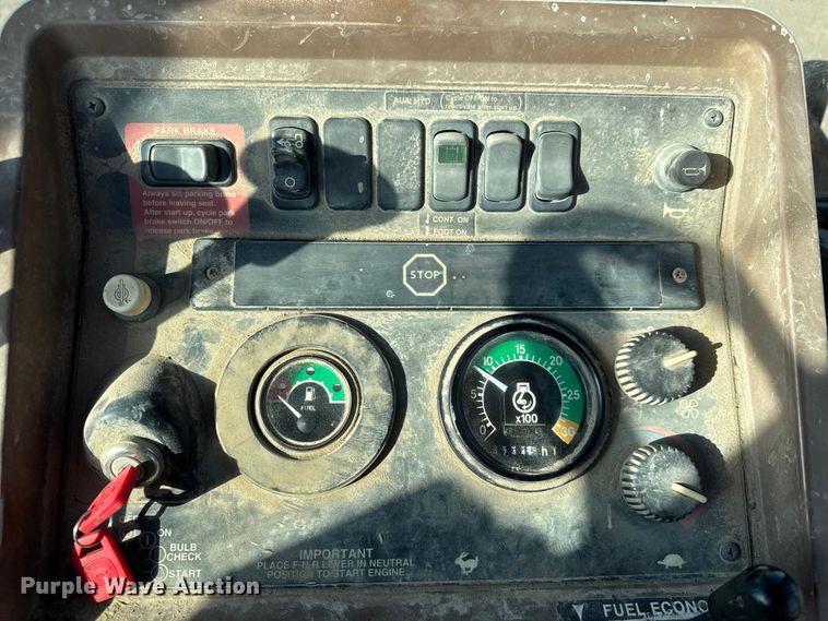 image for item ET4088 1998 John Deere 310SE tractor