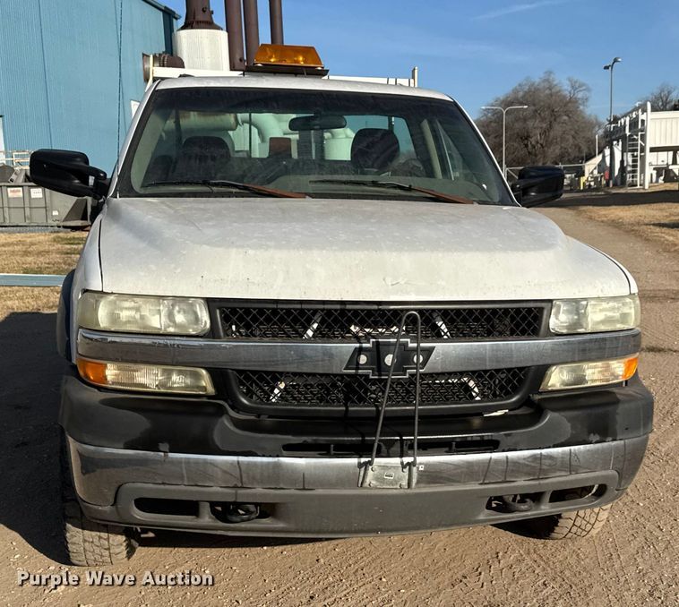 image for item ET4089 2002 Chevrolet Silverado 2500HD pickup truck