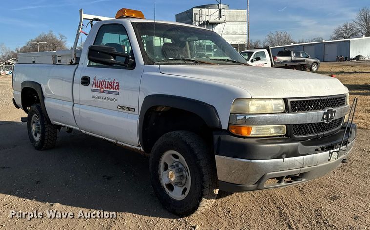 image for item ET4089 2002 Chevrolet Silverado 2500HD pickup truck