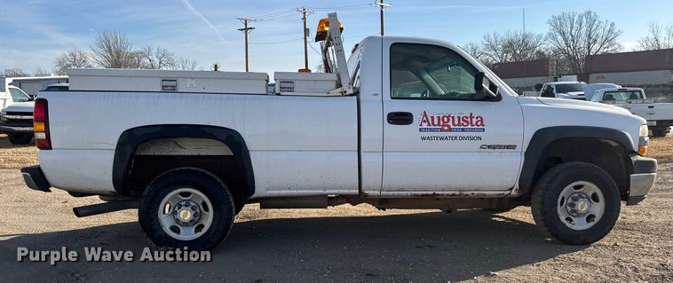 image for item ET4089 2002 Chevrolet Silverado 2500HD pickup truck