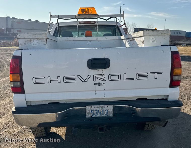 image for item ET4089 2002 Chevrolet Silverado 2500HD pickup truck