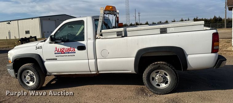 image for item ET4089 2002 Chevrolet Silverado 2500HD pickup truck