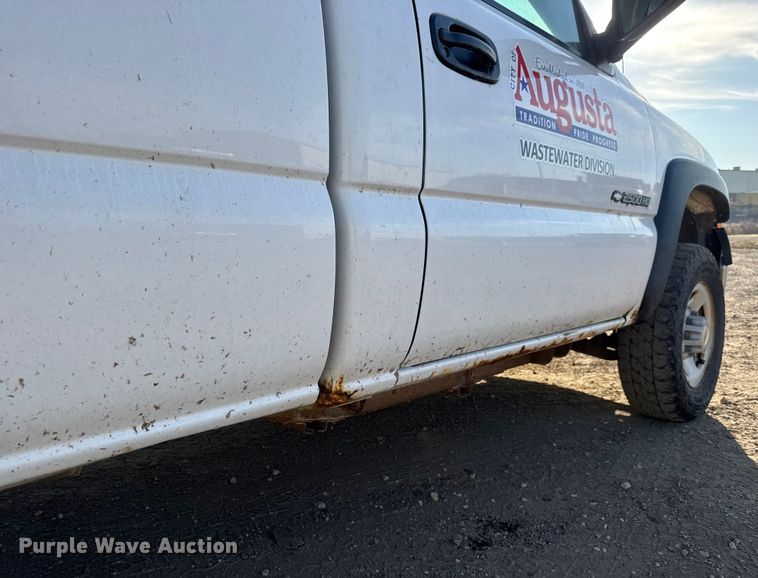 image for item ET4089 2002 Chevrolet Silverado 2500HD pickup truck