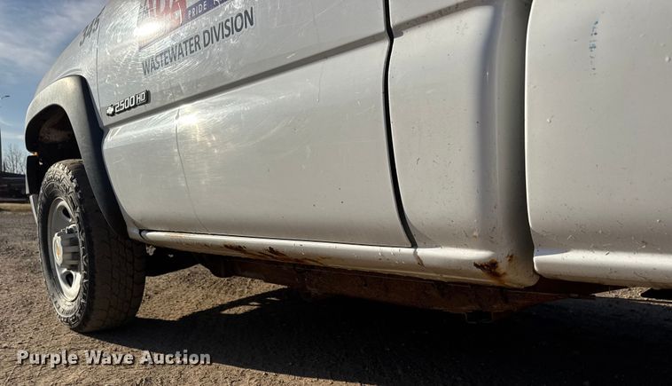 image for item ET4089 2002 Chevrolet Silverado 2500HD pickup truck