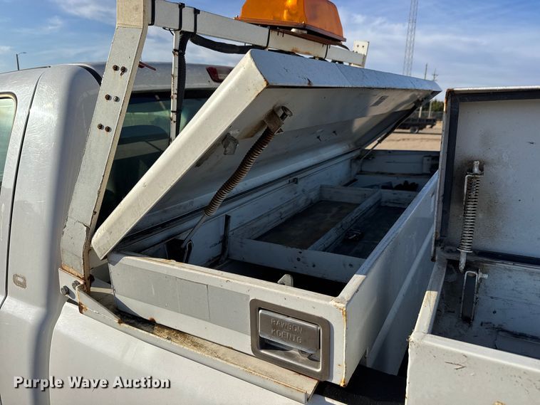 image for item ET4089 2002 Chevrolet Silverado 2500HD pickup truck