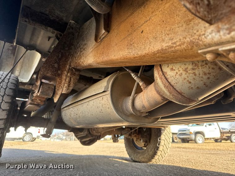 image for item ET4089 2002 Chevrolet Silverado 2500HD pickup truck