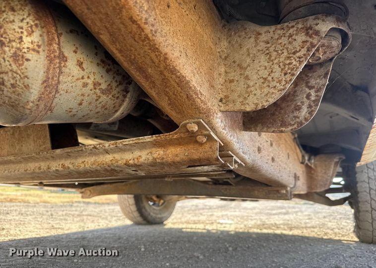 image for item ET4089 2002 Chevrolet Silverado 2500HD pickup truck