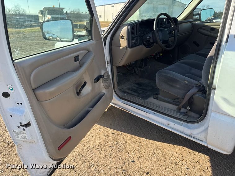 image for item ET4089 2002 Chevrolet Silverado 2500HD pickup truck