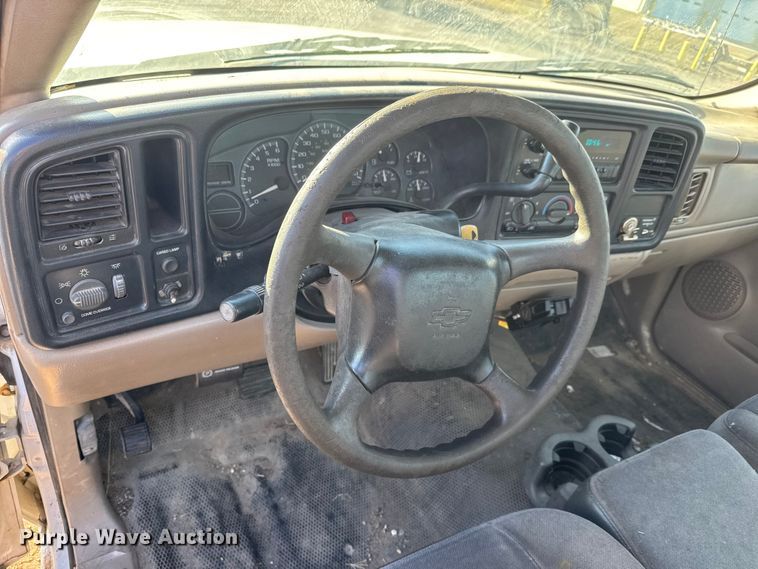 image for item ET4089 2002 Chevrolet Silverado 2500HD pickup truck