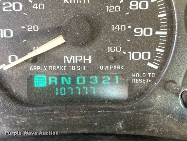 image for item ET4089 2002 Chevrolet Silverado 2500HD pickup truck