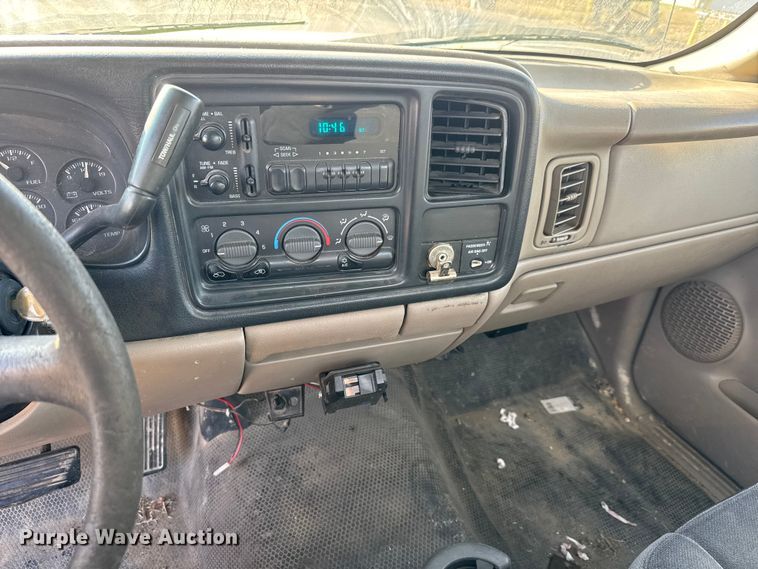 image for item ET4089 2002 Chevrolet Silverado 2500HD pickup truck