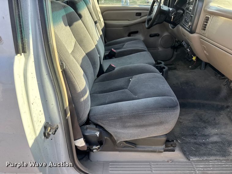 image for item ET4089 2002 Chevrolet Silverado 2500HD pickup truck