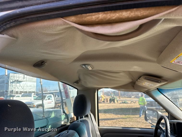 image for item ET4089 2002 Chevrolet Silverado 2500HD pickup truck