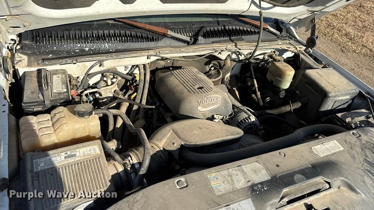 image for item ET4089 2002 Chevrolet Silverado 2500HD pickup truck