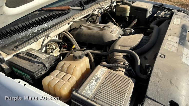 image for item ET4089 2002 Chevrolet Silverado 2500HD pickup truck