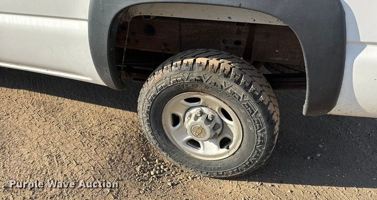 image for item ET4089 2002 Chevrolet Silverado 2500HD pickup truck