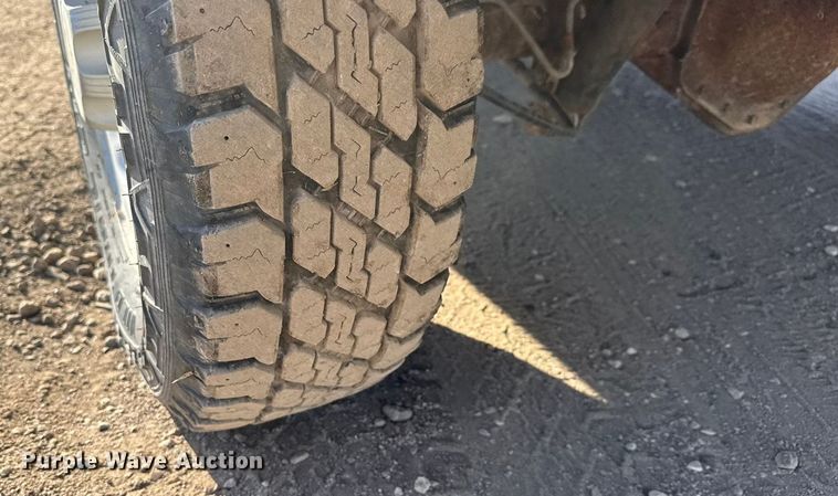 image for item ET4089 2002 Chevrolet Silverado 2500HD pickup truck